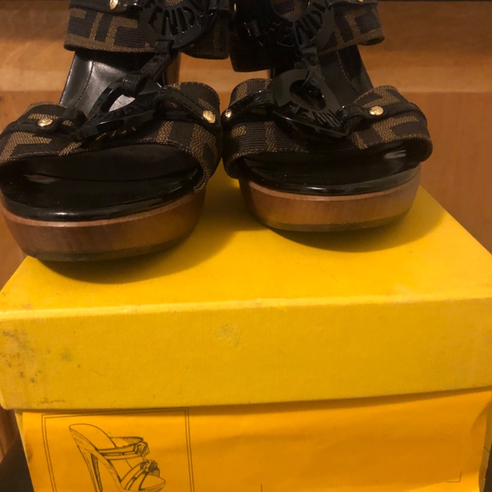 Fendi - Picture 9 of 12